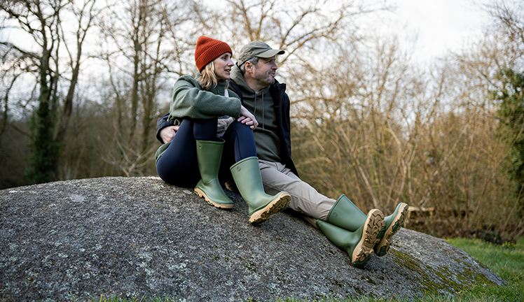 kakhi boots